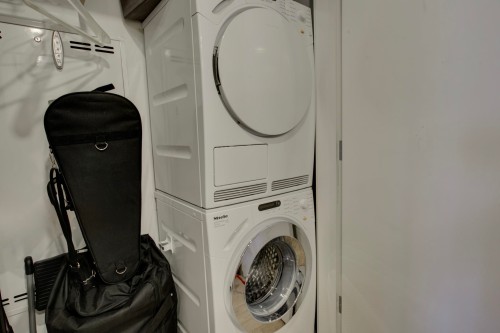 3809-1480 Howe Street, Vancouver, BC 