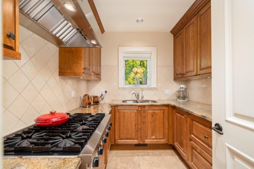 2356 Kadlec Court, West Vancouver, BC 