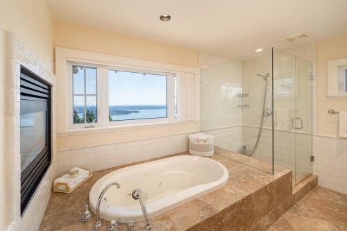2356 Kadlec Court, West Vancouver, BC 