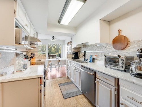 1039 Old Lillooet Road, North Vancouver, BC 