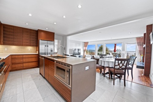 2272 Nelson Avenue, West Vancouver, BC 