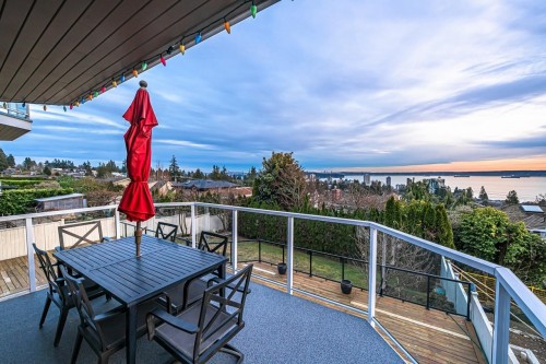 2272 Nelson Avenue, West Vancouver, BC 