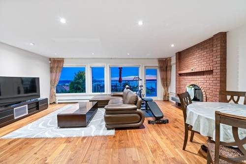 2272 Nelson Avenue, West Vancouver, BC 