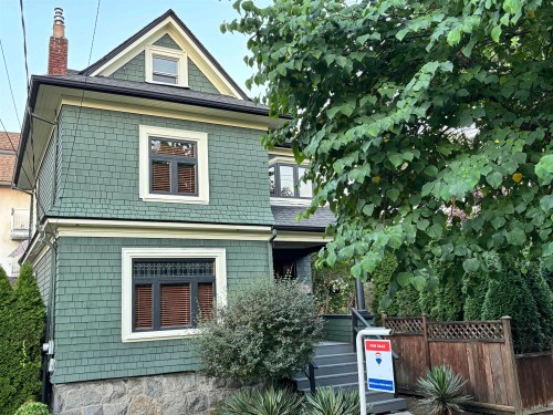 403 Ninth Street  New Westminster, BC V3M 3V9