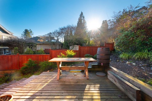 2341 Panorama Drive, North Vancouver, BC 