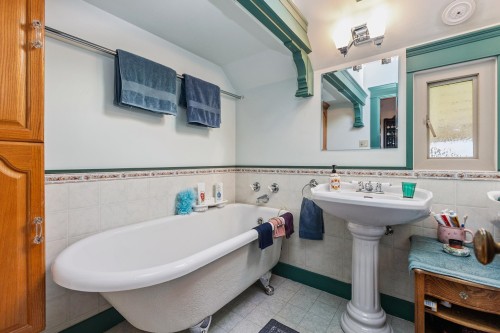 234 Windsor Road W, North Vancouver, BC 