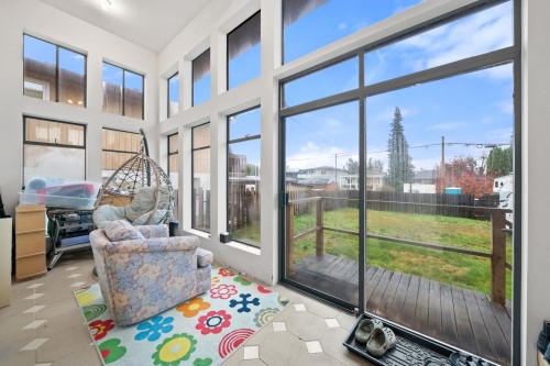 741 14Th Street E, North Vancouver, BC 