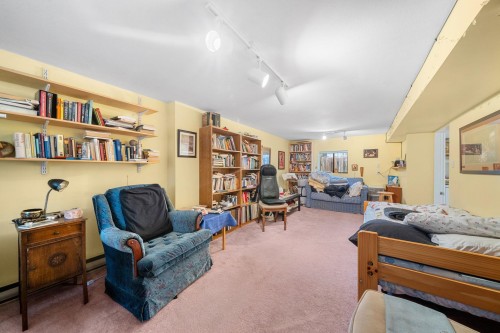 741 14Th Street E, North Vancouver, BC 