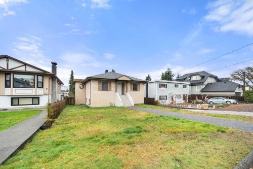 741 14Th Street E, North Vancouver, BC 