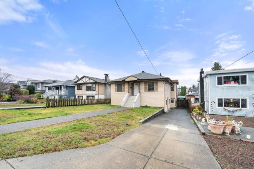 741 14Th Street E, North Vancouver, BC 