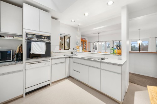 741 14Th Street E, North Vancouver, BC 