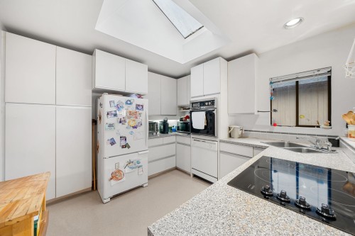 741 14Th Street E, North Vancouver, BC 