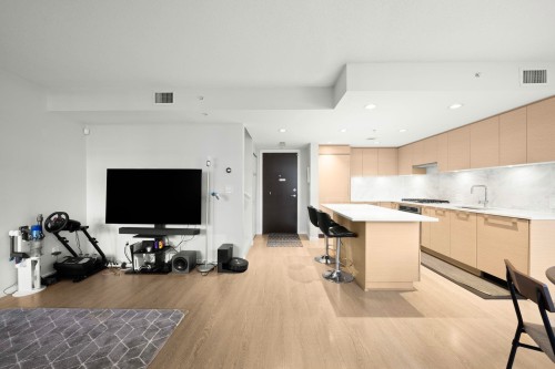 102-6700 Dunblane Avenue, Burnaby, BC 