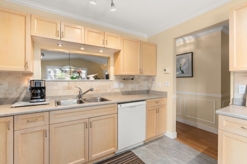 5722 Emily Way, Sechelt, BC 