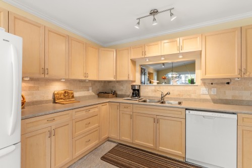 5722 Emily Way, Sechelt, BC 