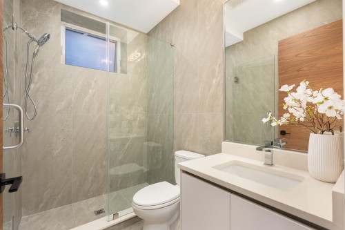 3711 24Th Avenue W, Vancouver, BC 