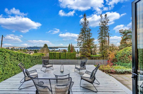 2234 Palmerston Avenue  West Vancouver, BC V7V 2V8