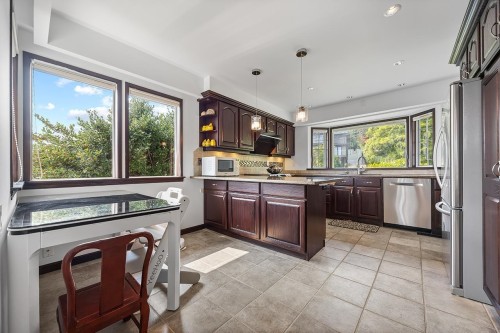 96 Bonnymuir Drive, West Vancouver, BC 