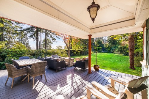 1090 Keith Road W, North Vancouver, BC 