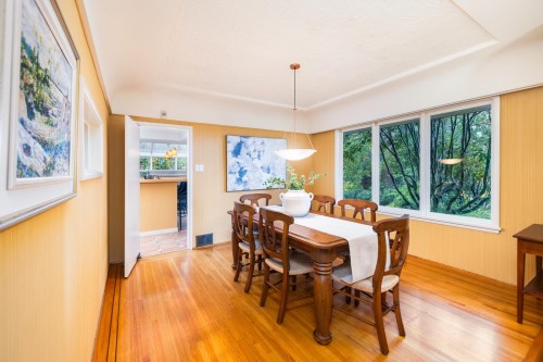 1090 Keith Road W, North Vancouver, BC 