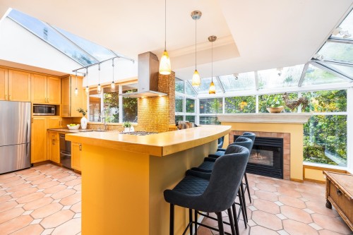 1090 Keith Road W, North Vancouver, BC 