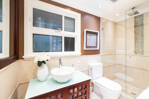 1090 Keith Road W, North Vancouver, BC 