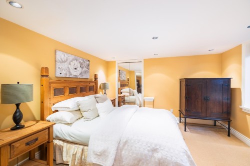 1090 Keith Road W, North Vancouver, BC 