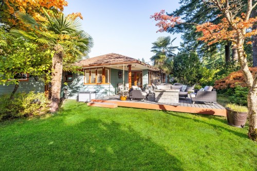 1090 Keith Road W, North Vancouver, BC 