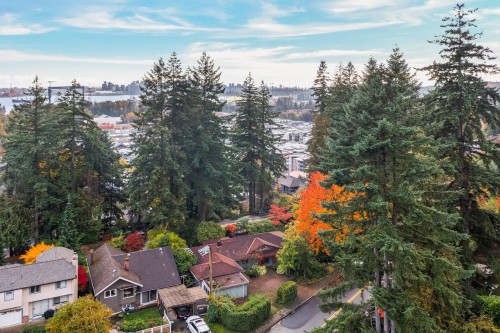 1090 Keith Road W, North Vancouver, BC 