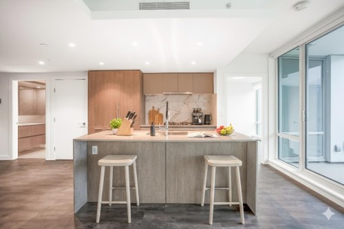 2201-1500 Fern Street, North Vancouver, BC 