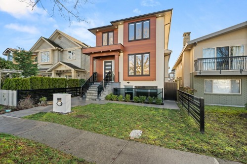 4346 Pender Street, Burnaby, BC 