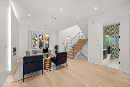 4346 Pender Street, Burnaby, BC 