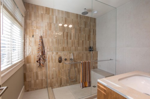 3242 3Rd Avenue W, Vancouver, BC 