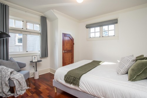 3242 3Rd Avenue W, Vancouver, BC 