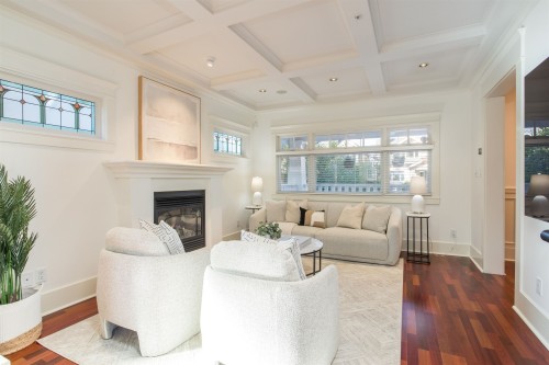 3242 3Rd Avenue W, Vancouver, BC 