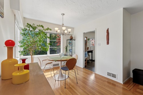 415 26Th Street W, North Vancouver, BC 