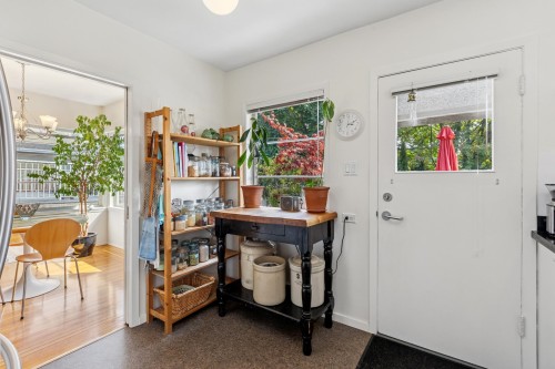 415 26Th Street W, North Vancouver, BC 