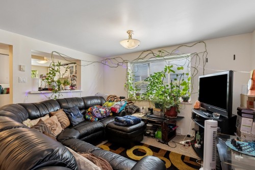 415 26Th Street W, North Vancouver, BC 