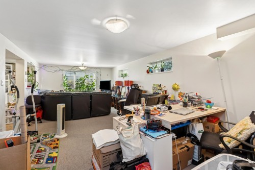 415 26Th Street W, North Vancouver, BC 