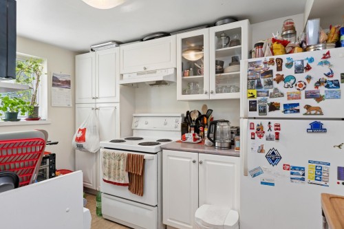 415 26Th Street W, North Vancouver, BC 