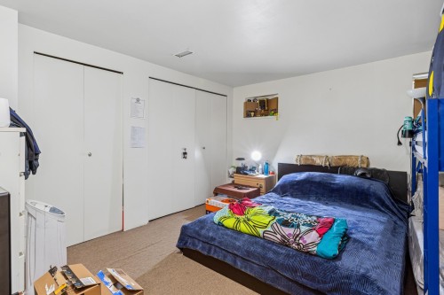 415 26Th Street W, North Vancouver, BC 