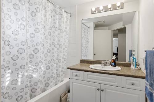 415 26Th Street W, North Vancouver, BC 