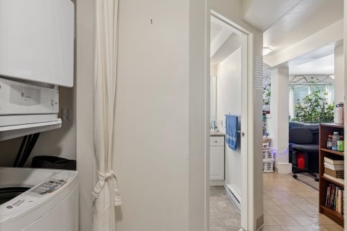 415 26Th Street W, North Vancouver, BC 