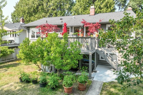 415 26Th Street W, North Vancouver, BC 