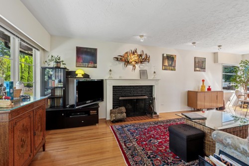 415 26Th Street W, North Vancouver, BC 