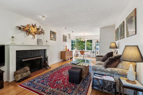 415 26Th Street W, North Vancouver, BC 