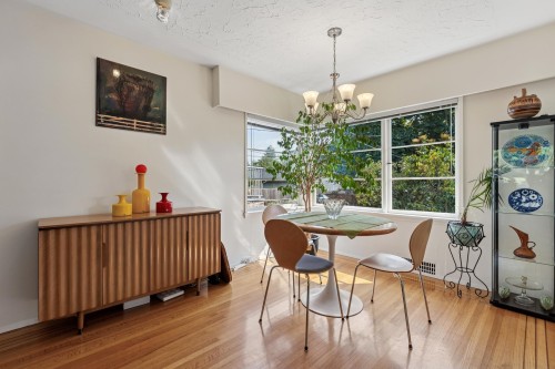 415 26Th Street W, North Vancouver, BC 