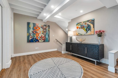 4-328 2Nd Street E, North Vancouver, BC 