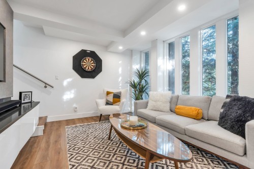 4-328 2Nd Street E, North Vancouver, BC 