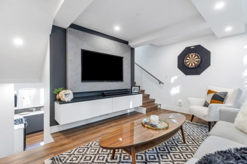 4-328 2Nd Street E, North Vancouver, BC 